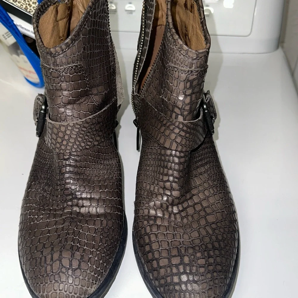 Donald J. Pliner Brown Croc-Embossed Ankle Booties